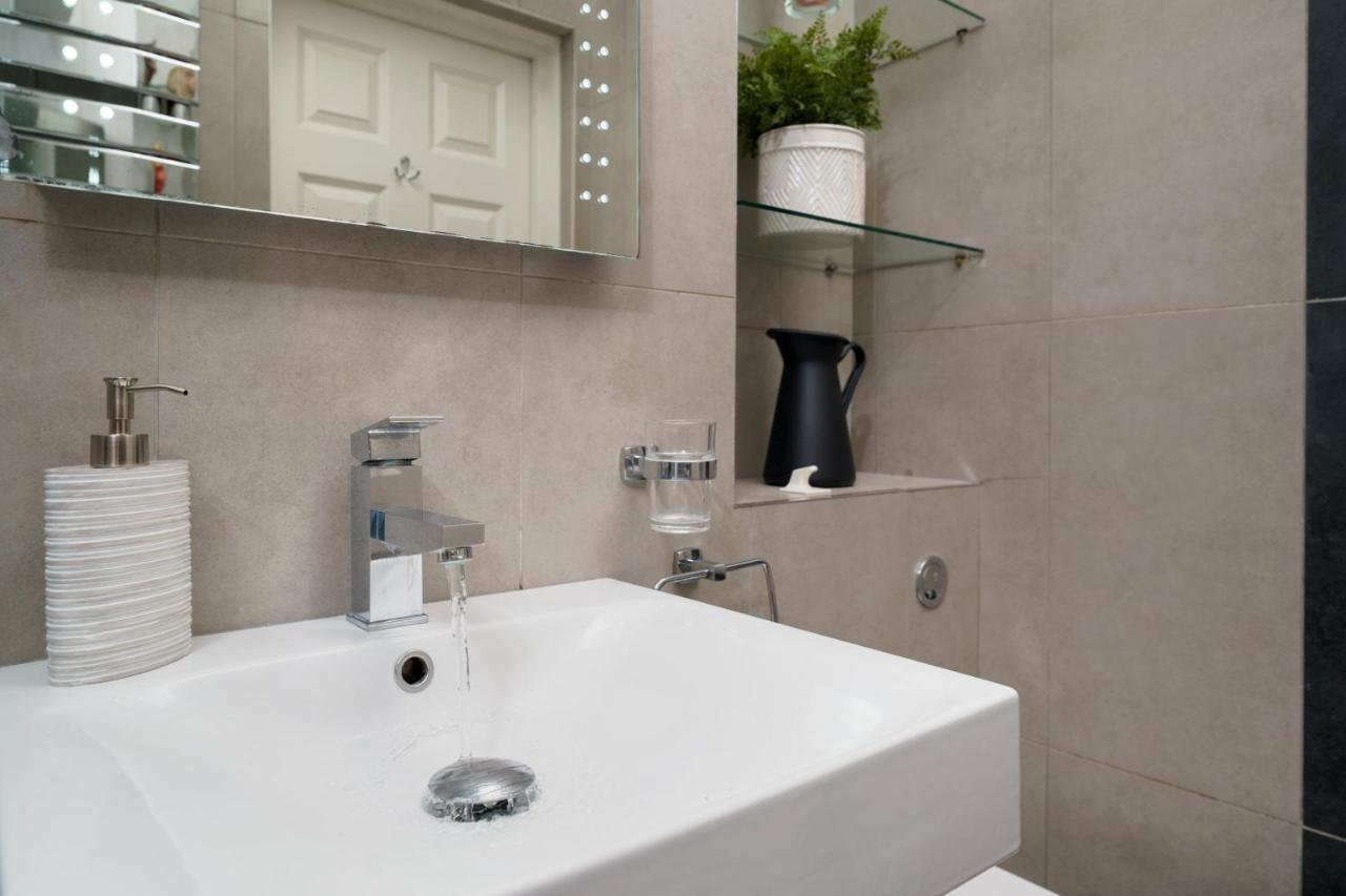 2 Bedr, 3 Beds, 1 Bath Thames, Trafalgar Sq London Ngoại thất bức ảnh